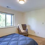 Modern Bellingham Retreat Near Galbraith Mountain!