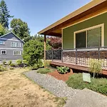 Modern Bellingham Retreat Near Galbraith Mountain!