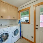 Bright Bellingham Home With Fire Pit 1 Mi To Beach!