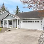 Luxury Home - Reading & Game Room - Outdoor Dining Home