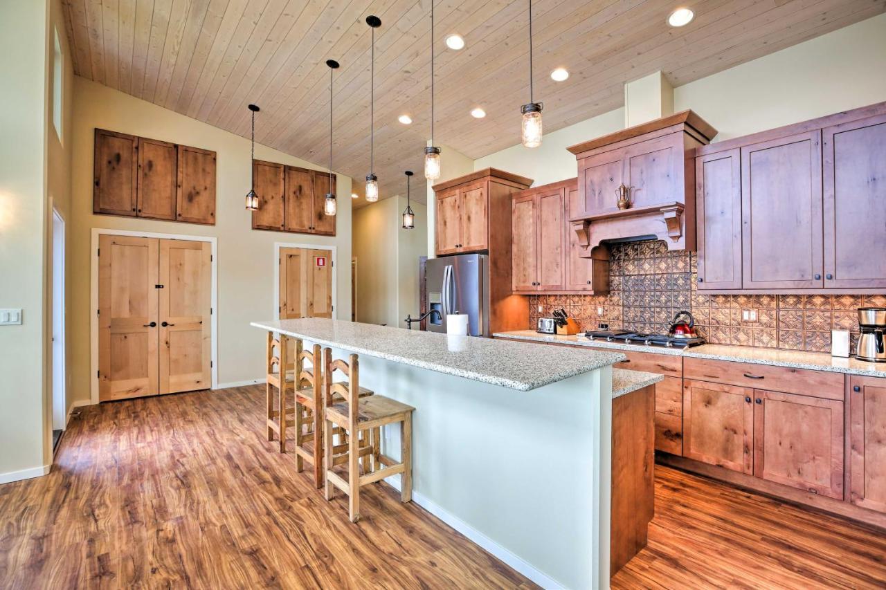 Whatcom House With Boat Dock And Mountain View! Holiday home Bellingham