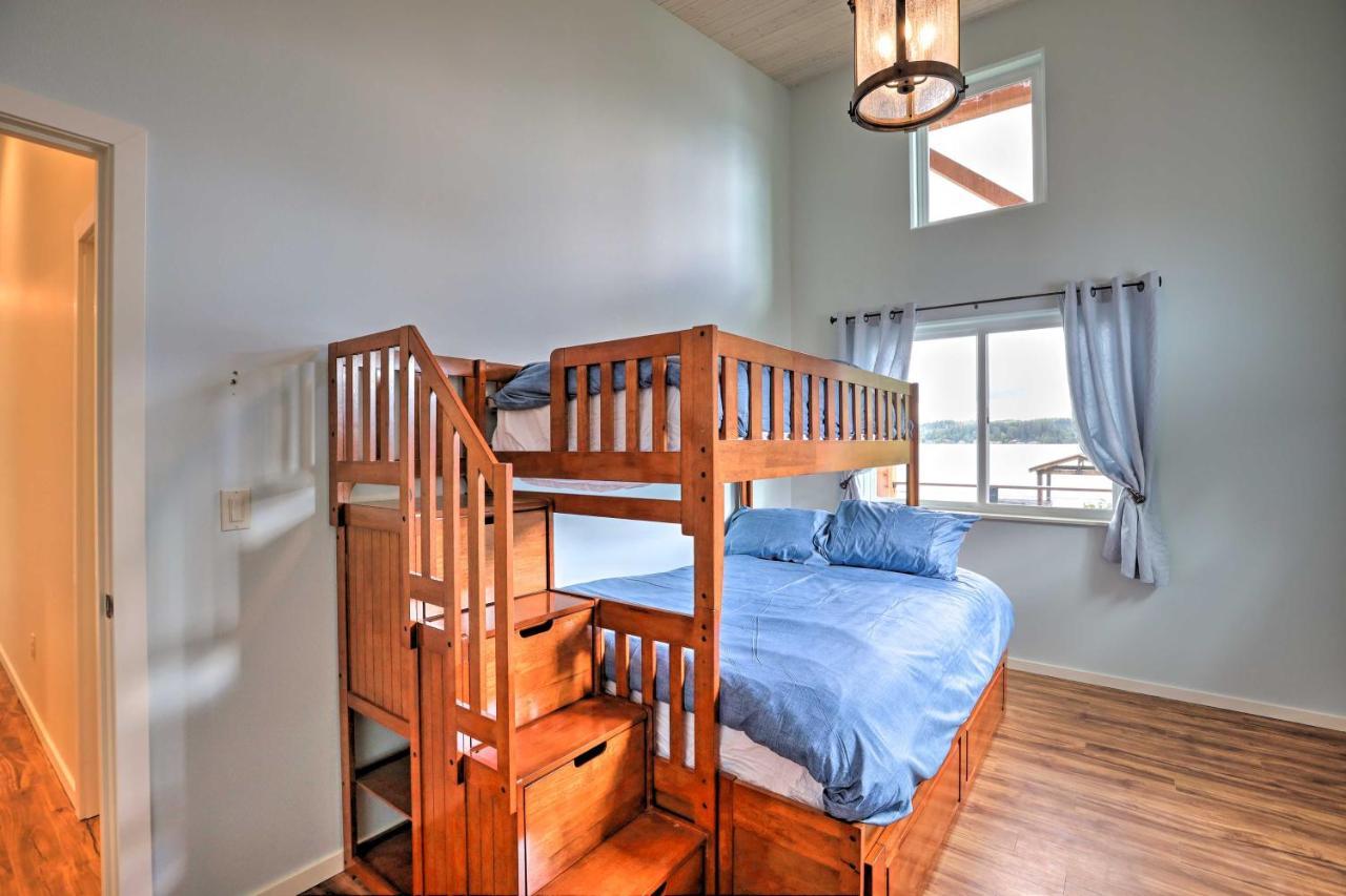 Whatcom House With Boat Dock And Mountain View! Holiday home Bellingham