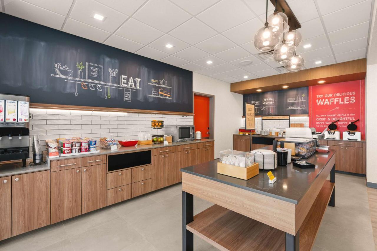 Hampton Airport, Wa Hotel 3*