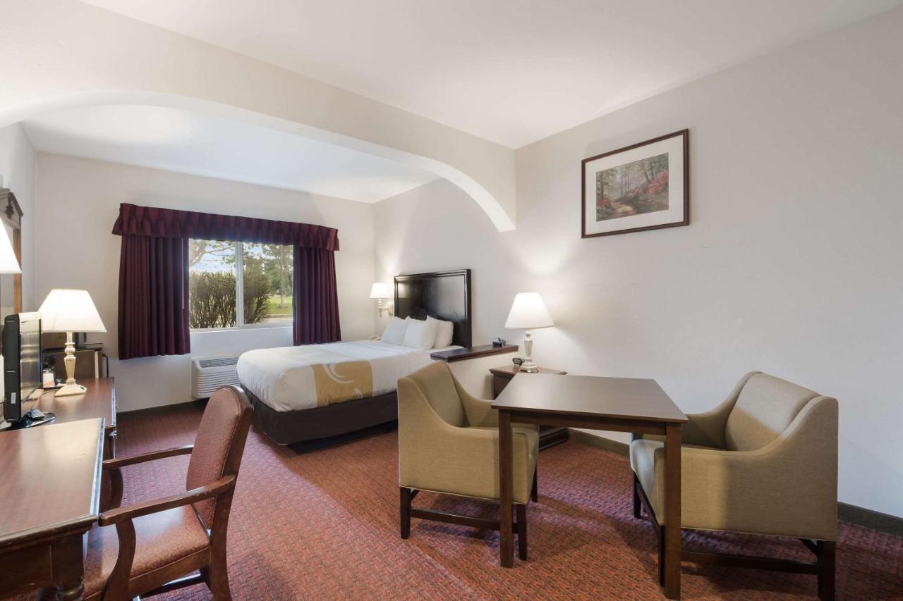 Quality Grand Inn 2*