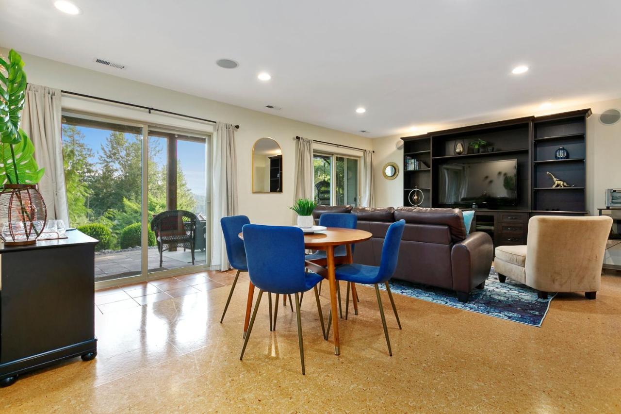 Holiday home Modern Retreat Near Galbraith Mountain! *