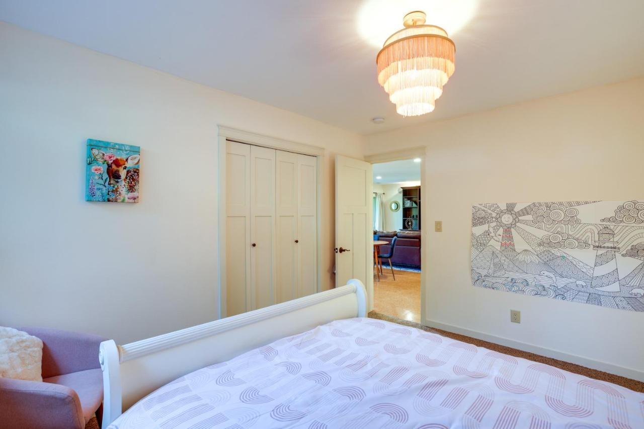 Holiday home Modern Retreat Near Galbraith Mountain! *