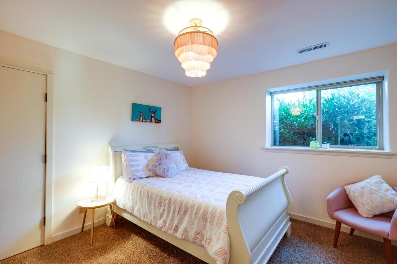 Holiday home Modern Retreat Near Galbraith Mountain!