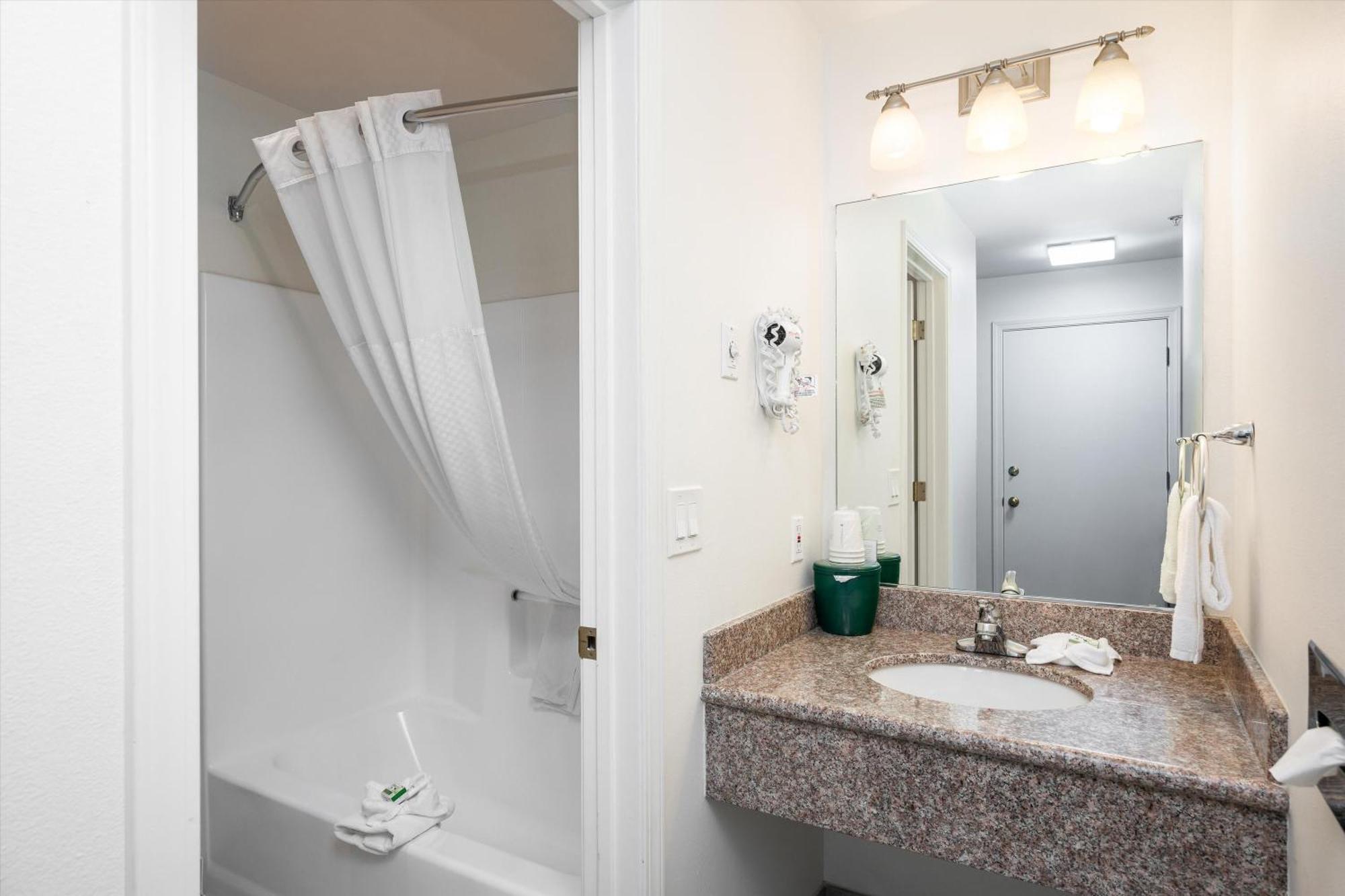 Baymont & By Wyndham 2*