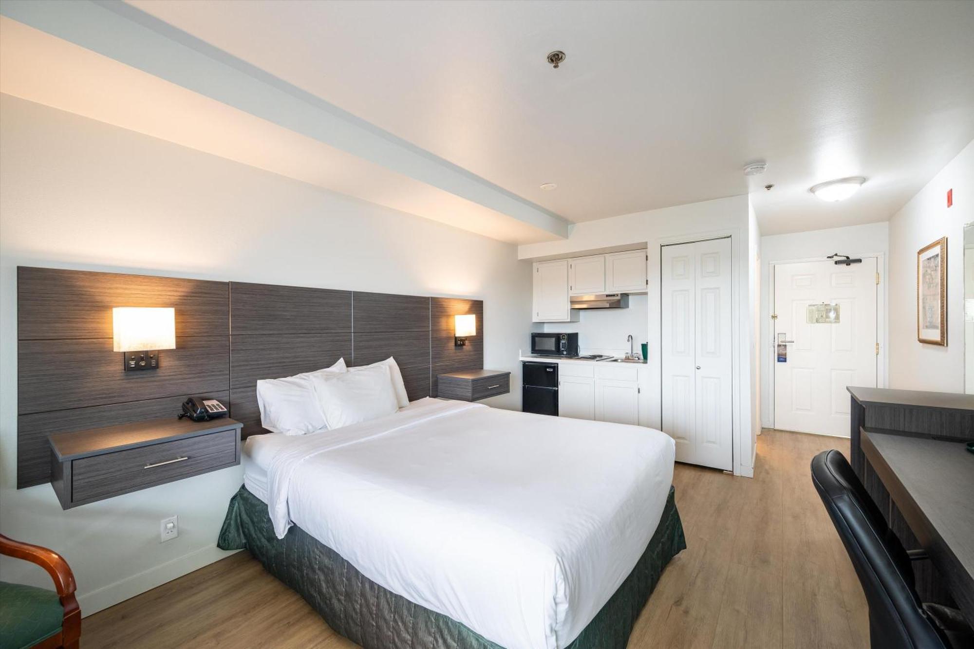 Baymont & By Wyndham Hotel