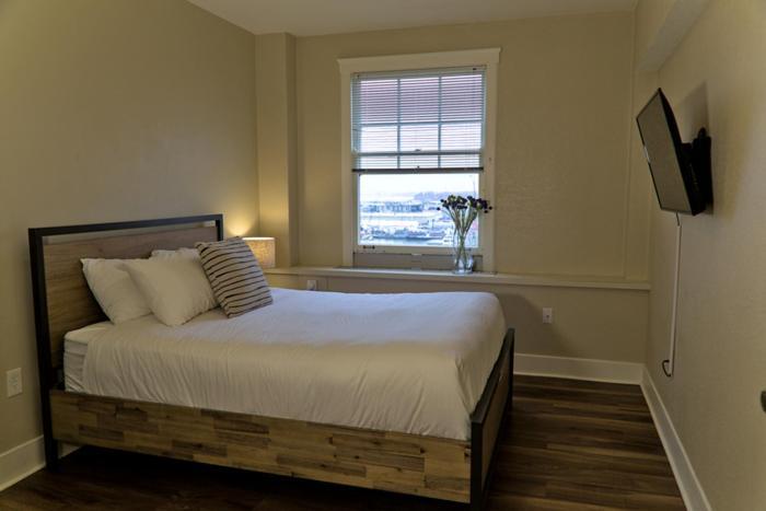 Leo Hotel