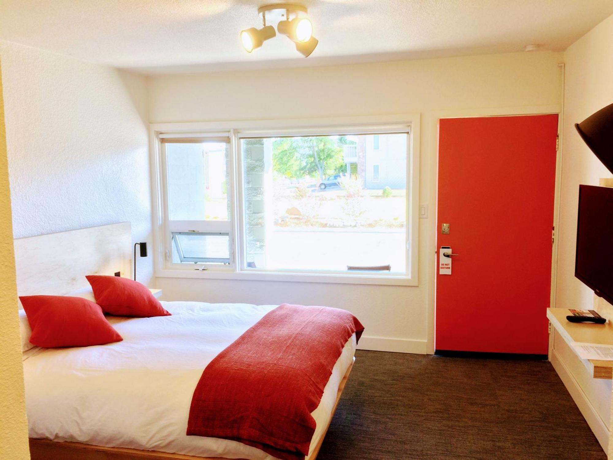 Heliotrope Motel