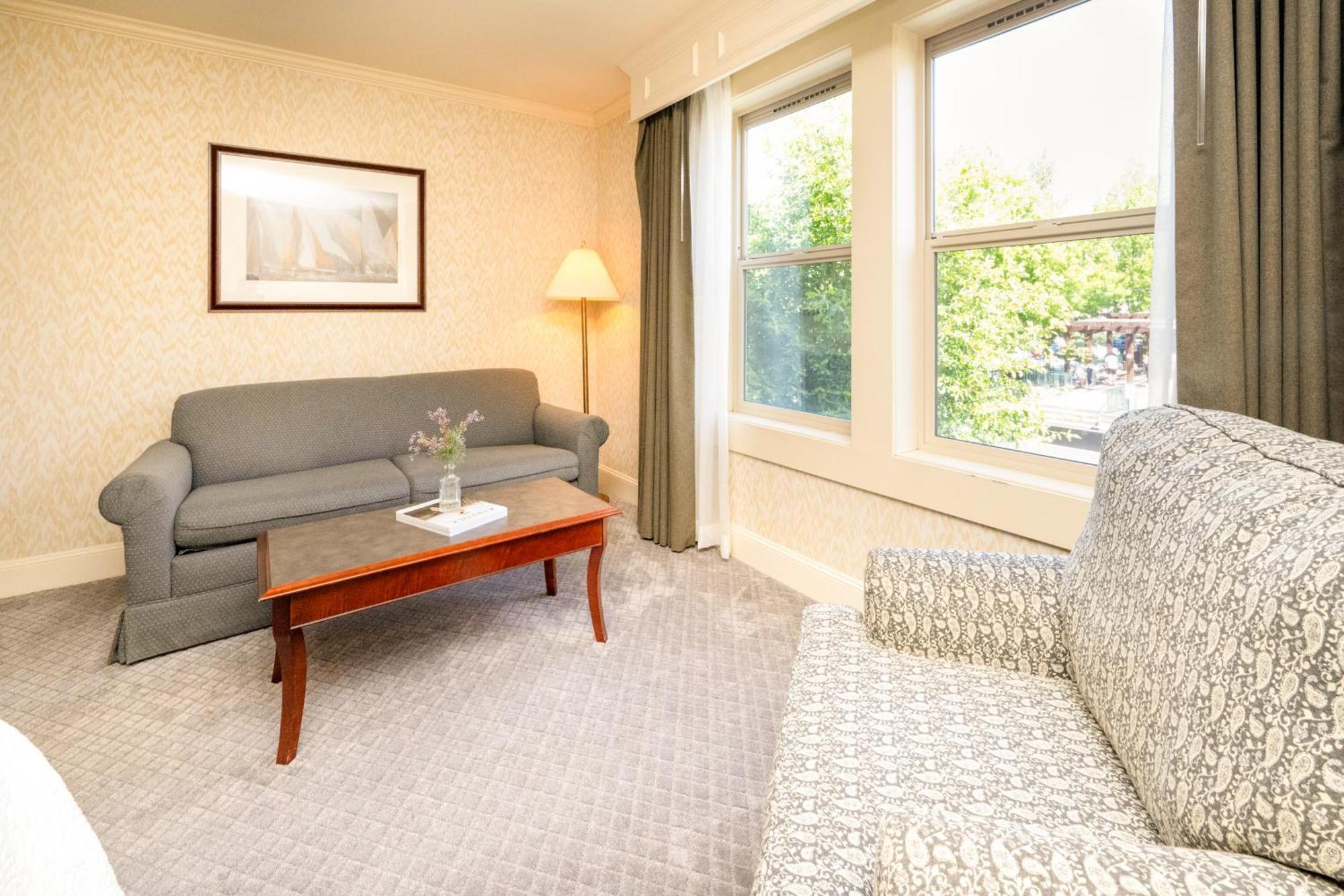 Fairhaven Village Hotel