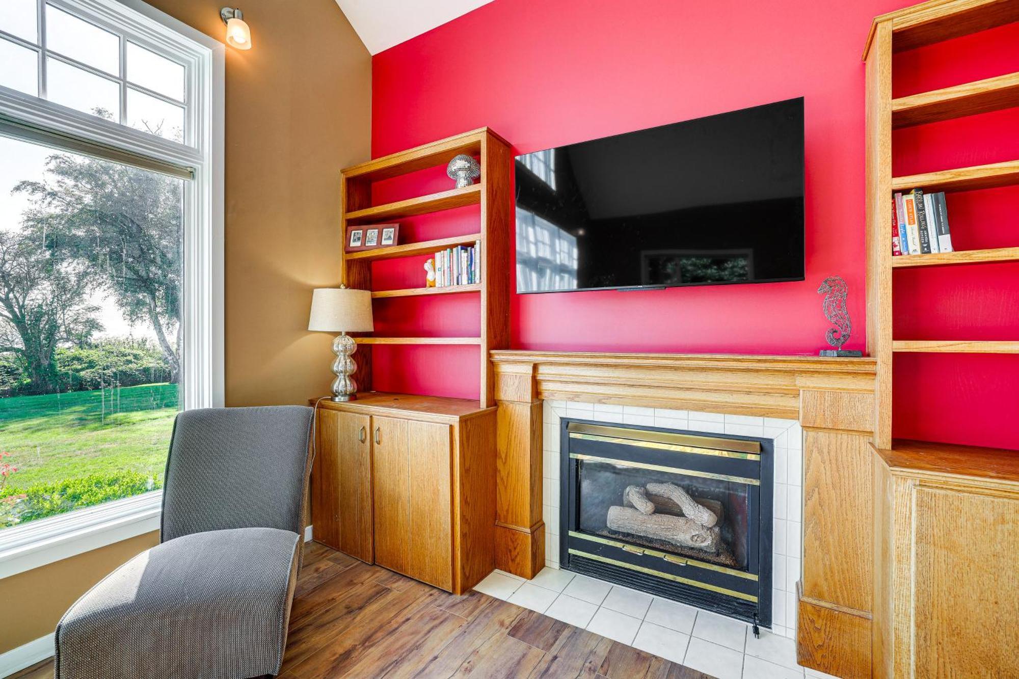 Waterfront Bliss Steps To Beach! Holiday home Bellingham