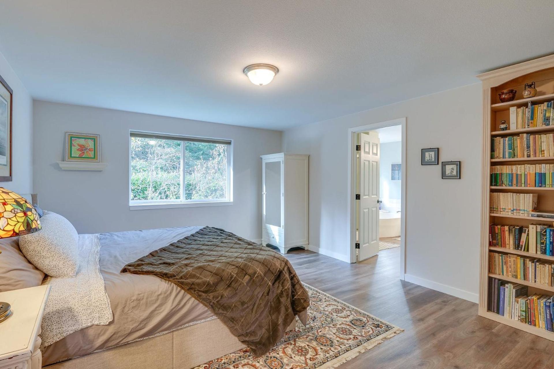 Modern For Work & Play, Access Holiday home *