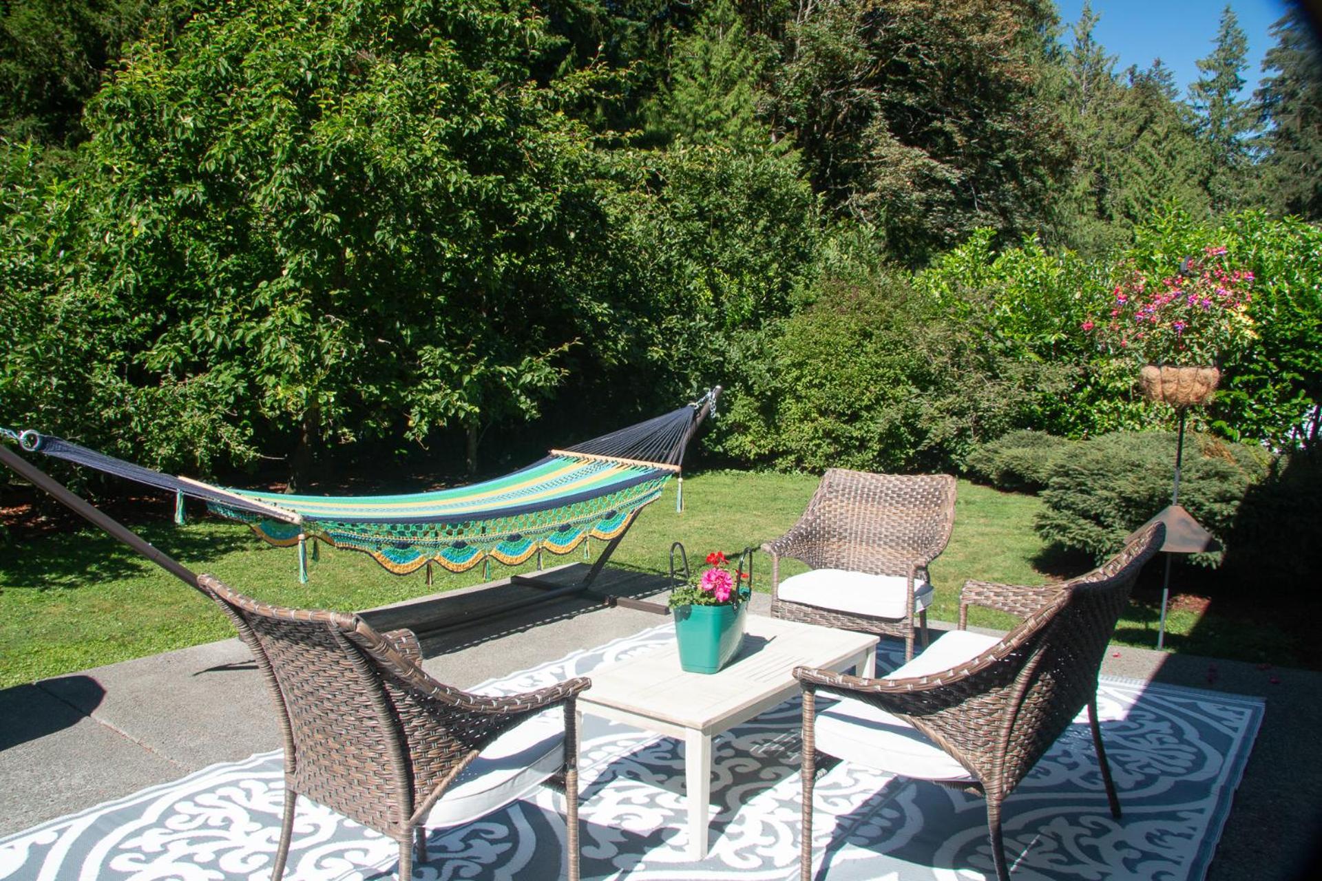 Modern For Work & Play, Access Holiday home *