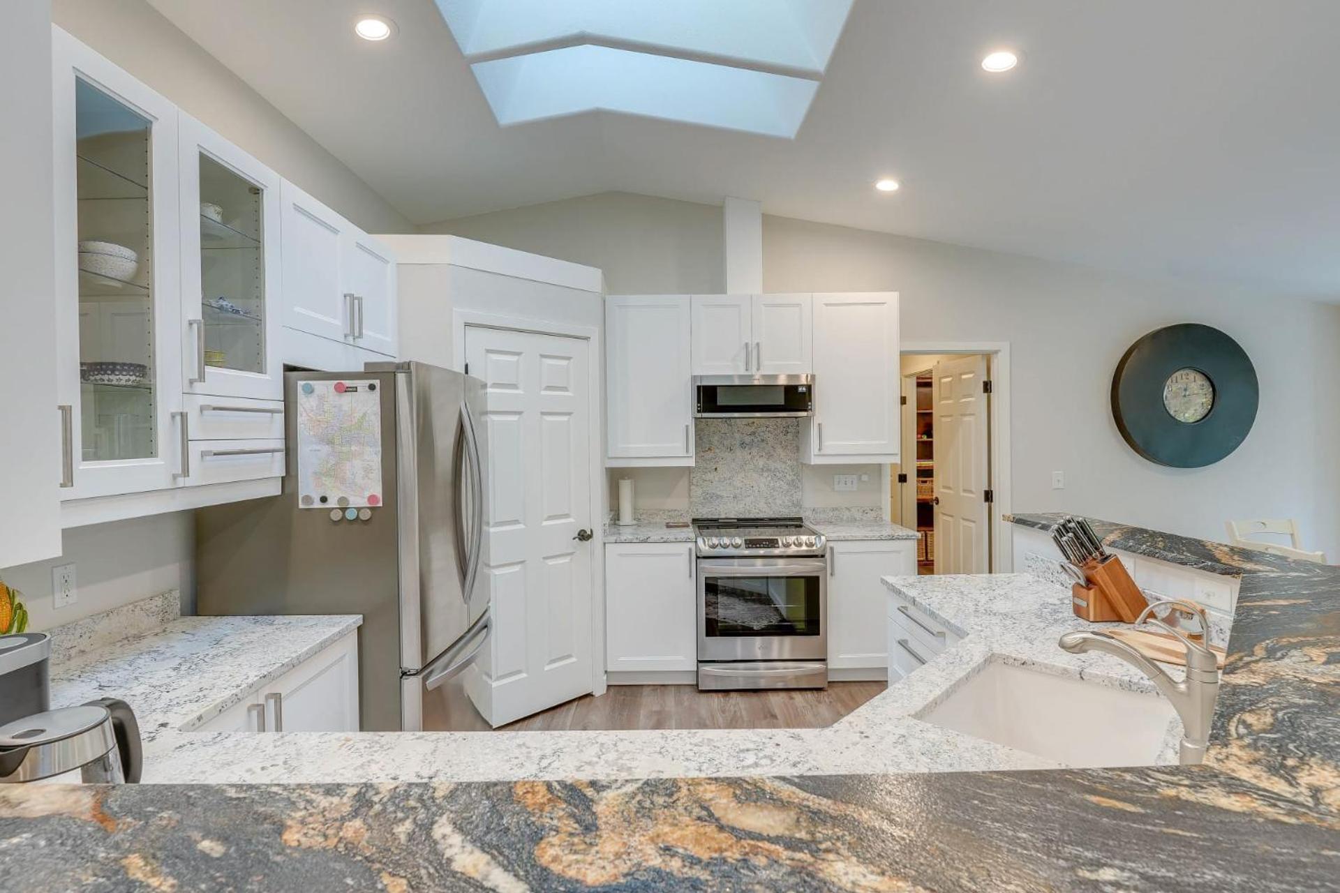 Modern For Work & Play, Access Holiday home Bellingham