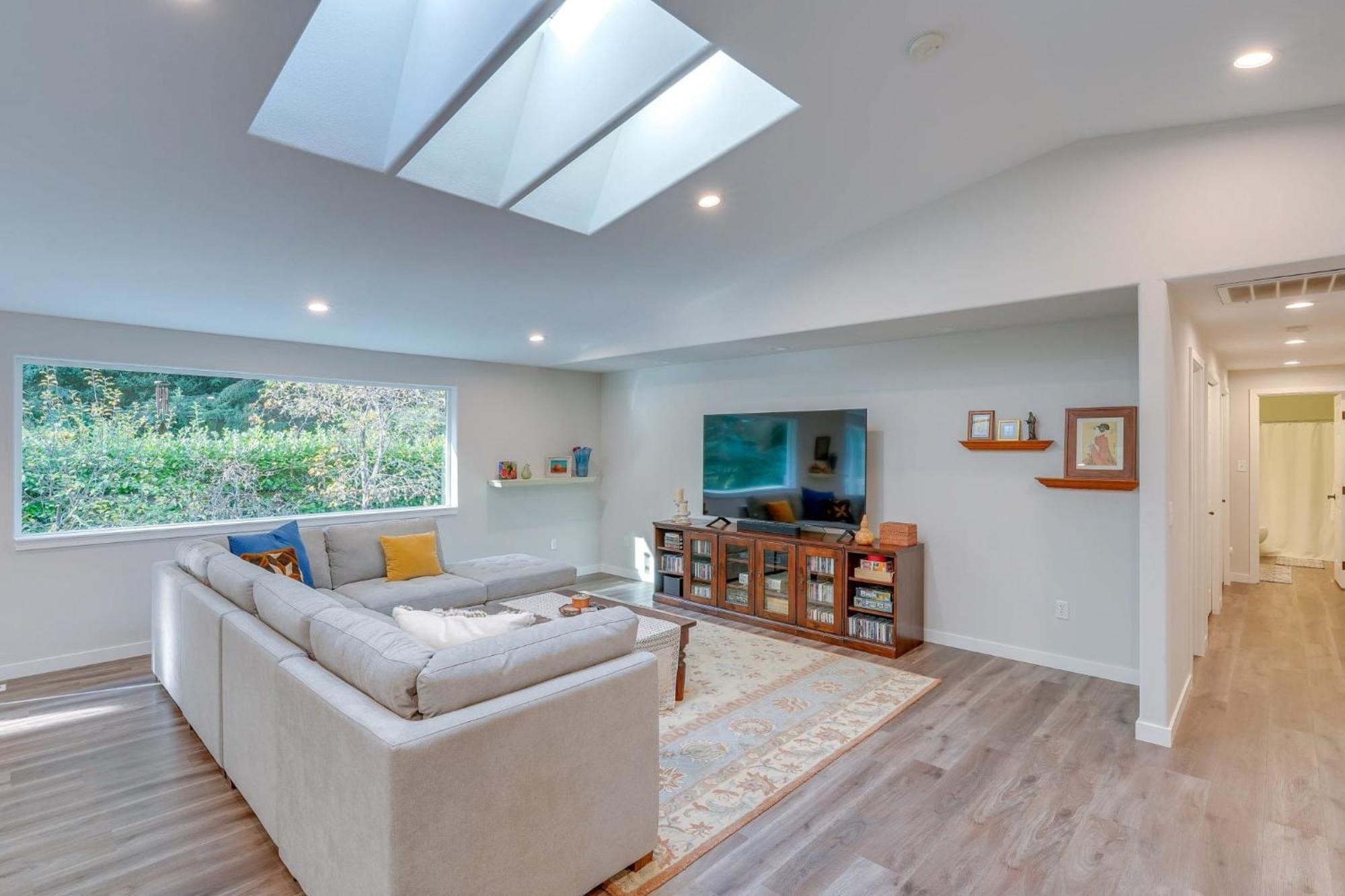 Modern For Work & Play, Access * Bellingham