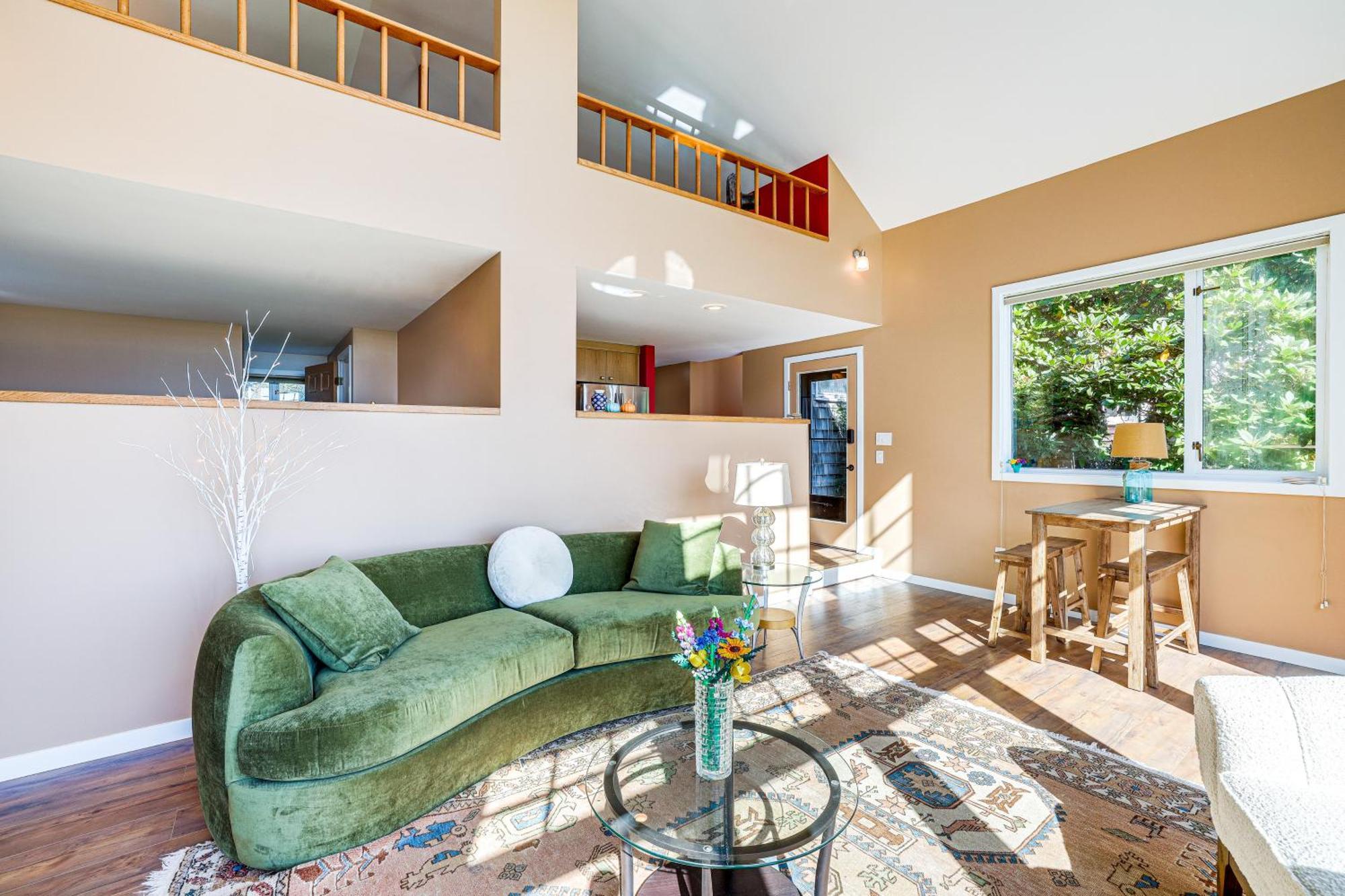 Waterfront Bliss Steps To Beach! Holiday home *