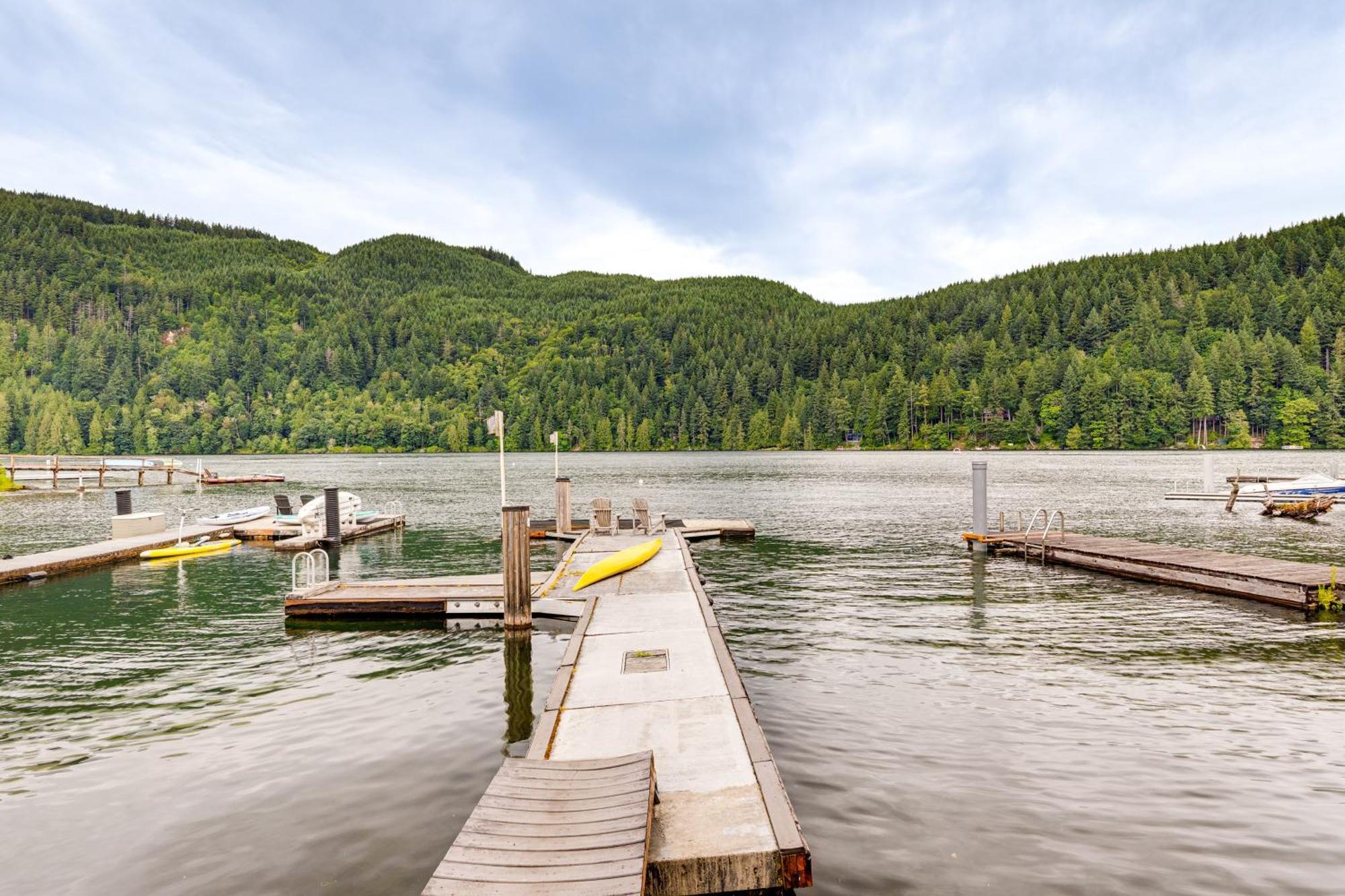 Waterfront On Samish With Hot Tub And Dock! * Bellingham
