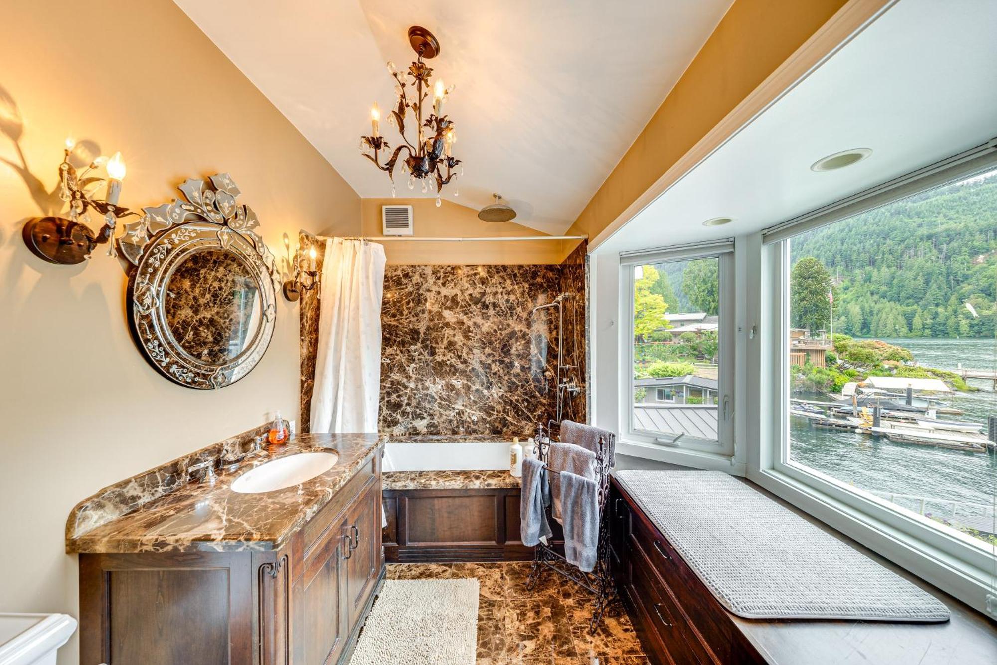 Waterfront On Samish With Hot Tub And Dock! Holiday home Bellingham