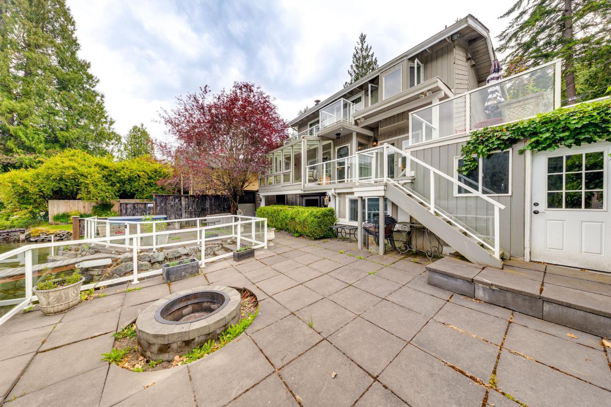 Waterfront On Samish With Hot Tub And Dock!