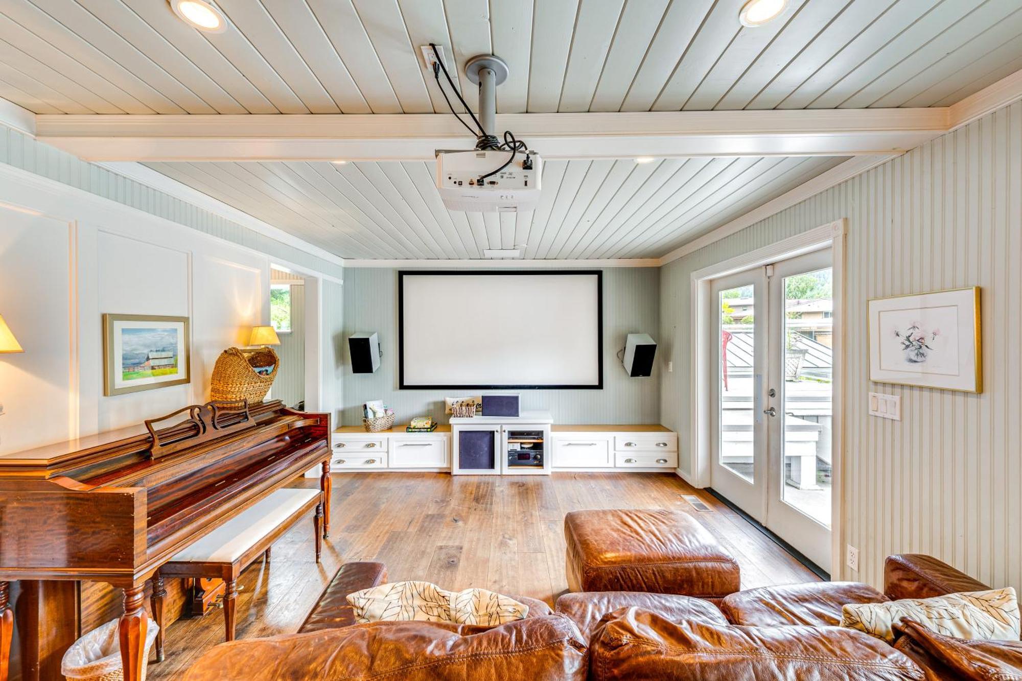 Holiday home Waterfront On Samish With Hot Tub And Dock! *