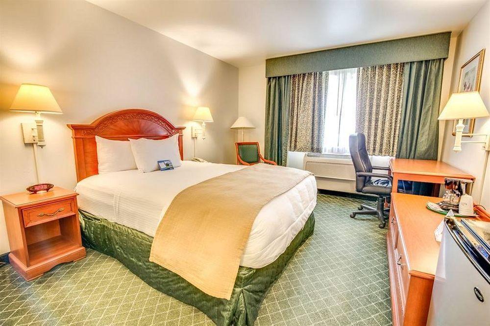Baymont & By Wyndham Hotel 2*