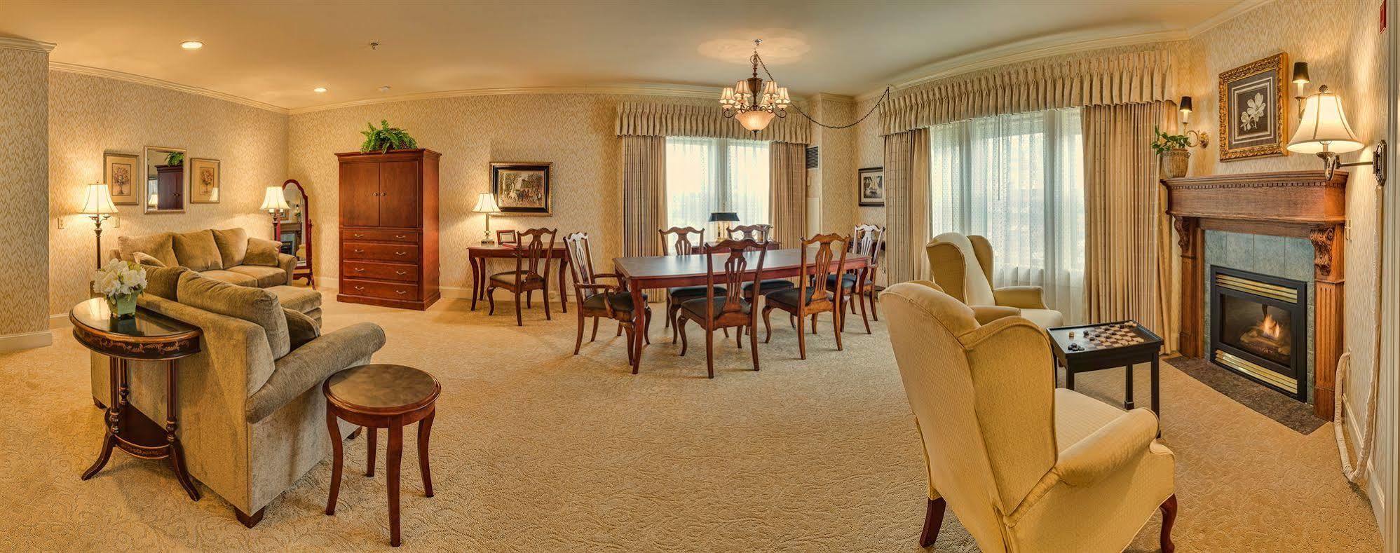 Hotel Fairhaven Village