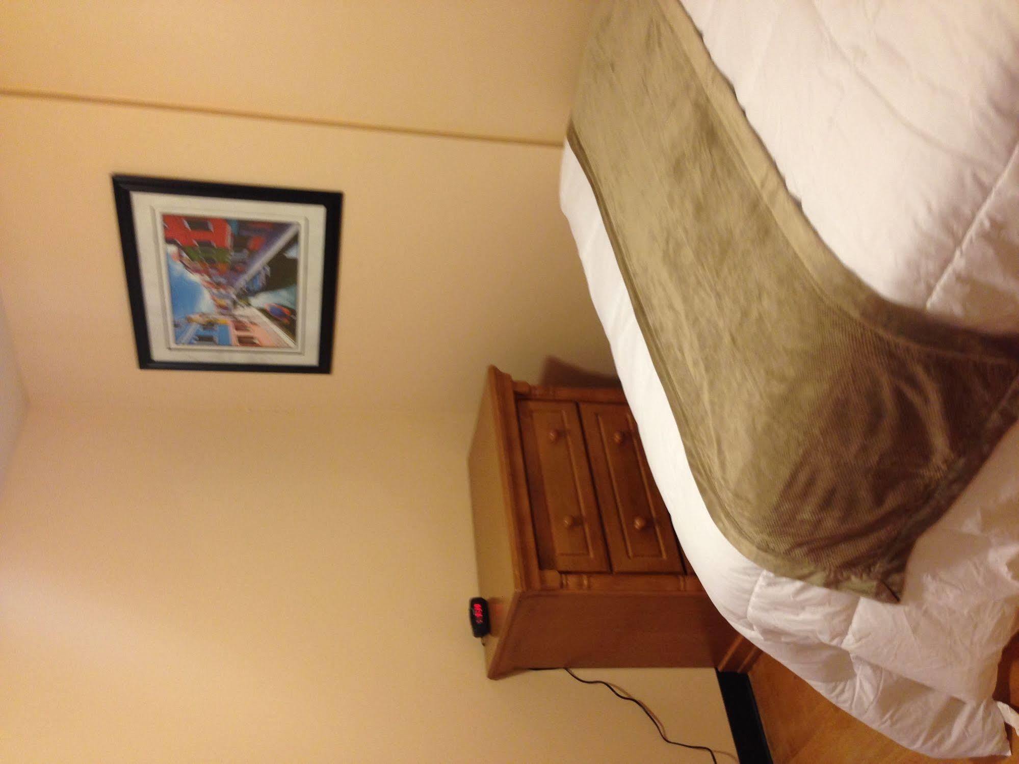 Orca Inn 2*