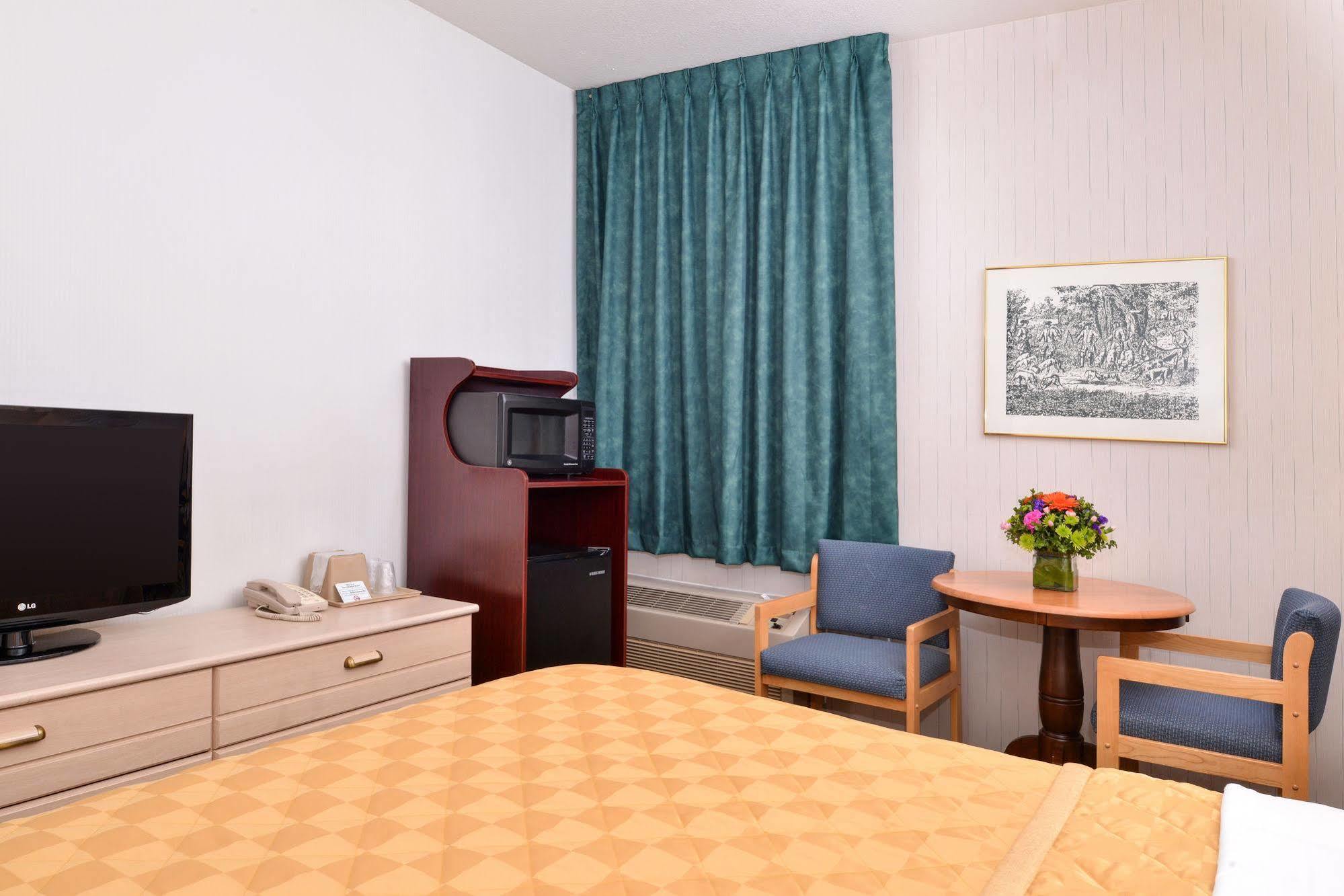 Rodeway Hotel 2*
