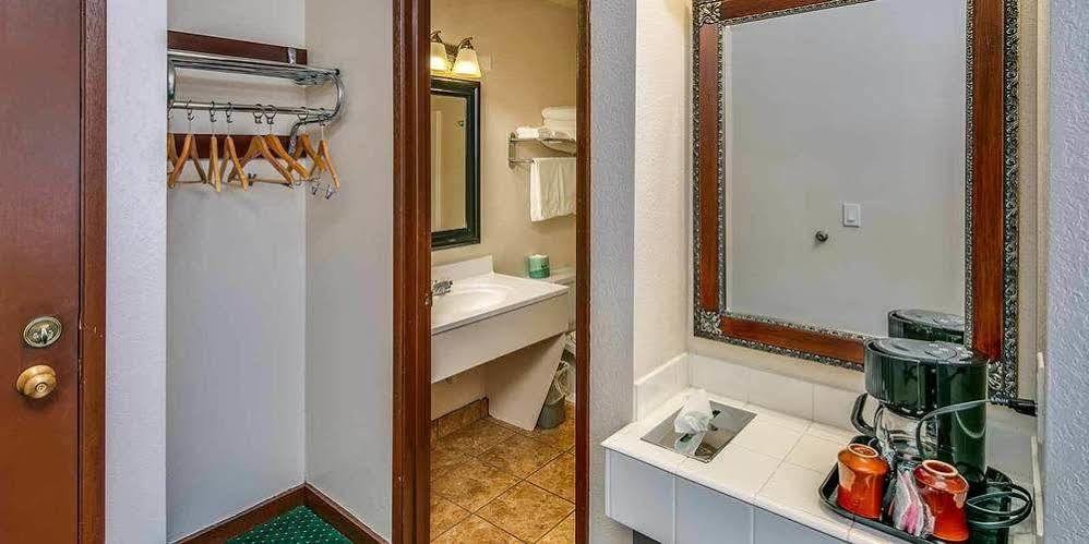 Coachman Motel 2*