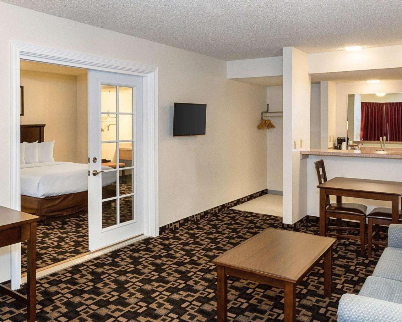Motel Morningglory &