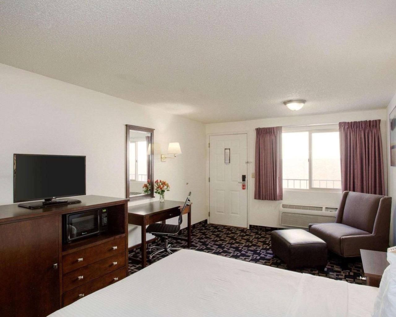 Motel Morningglory & 2*