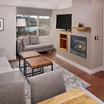 Chrysalis Inn & Spa Bellingham, Curio Collection By Hilton
