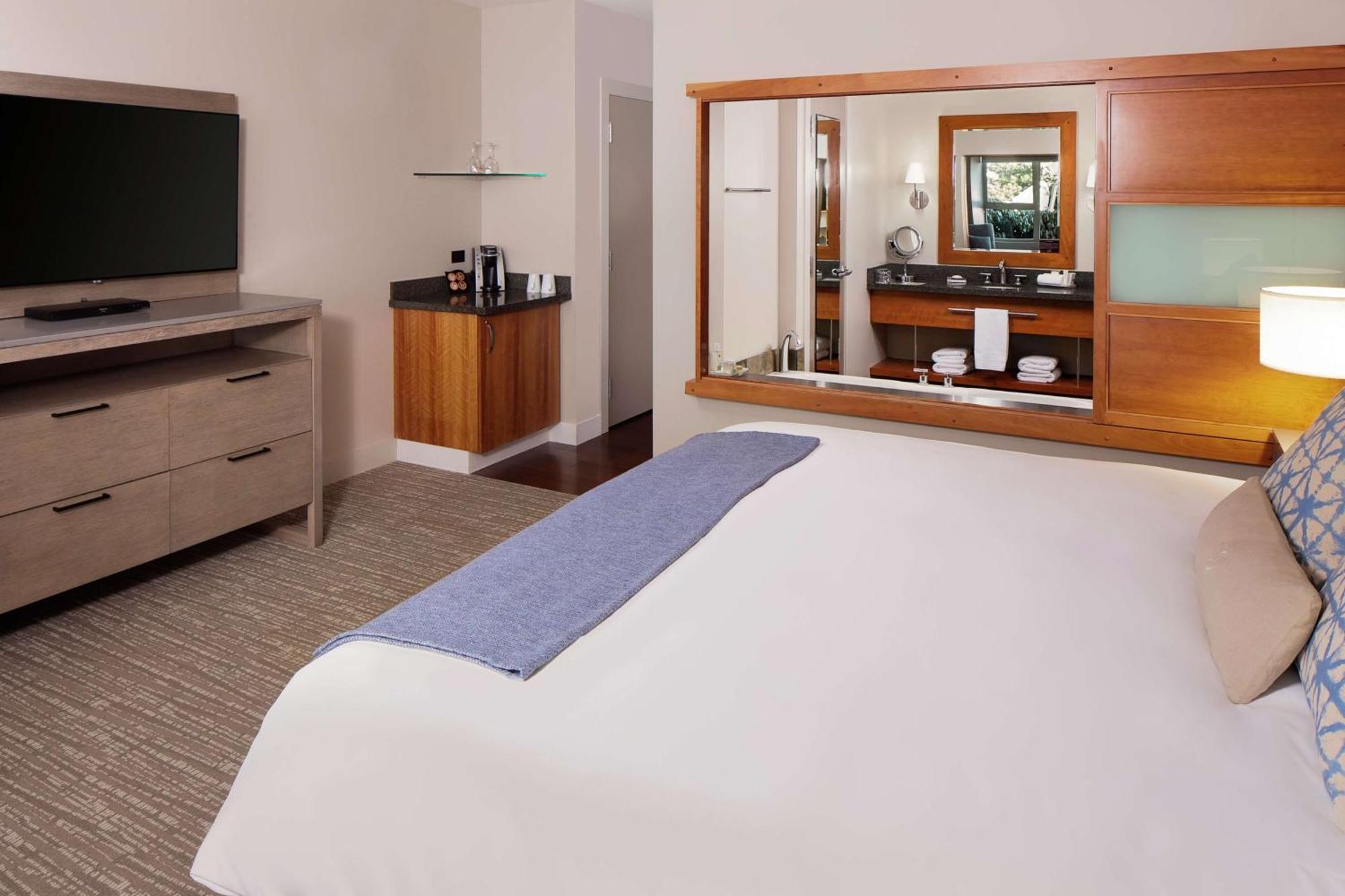 Chrysalis & Bellingham, Curio Collection By Hilton Inn 4*