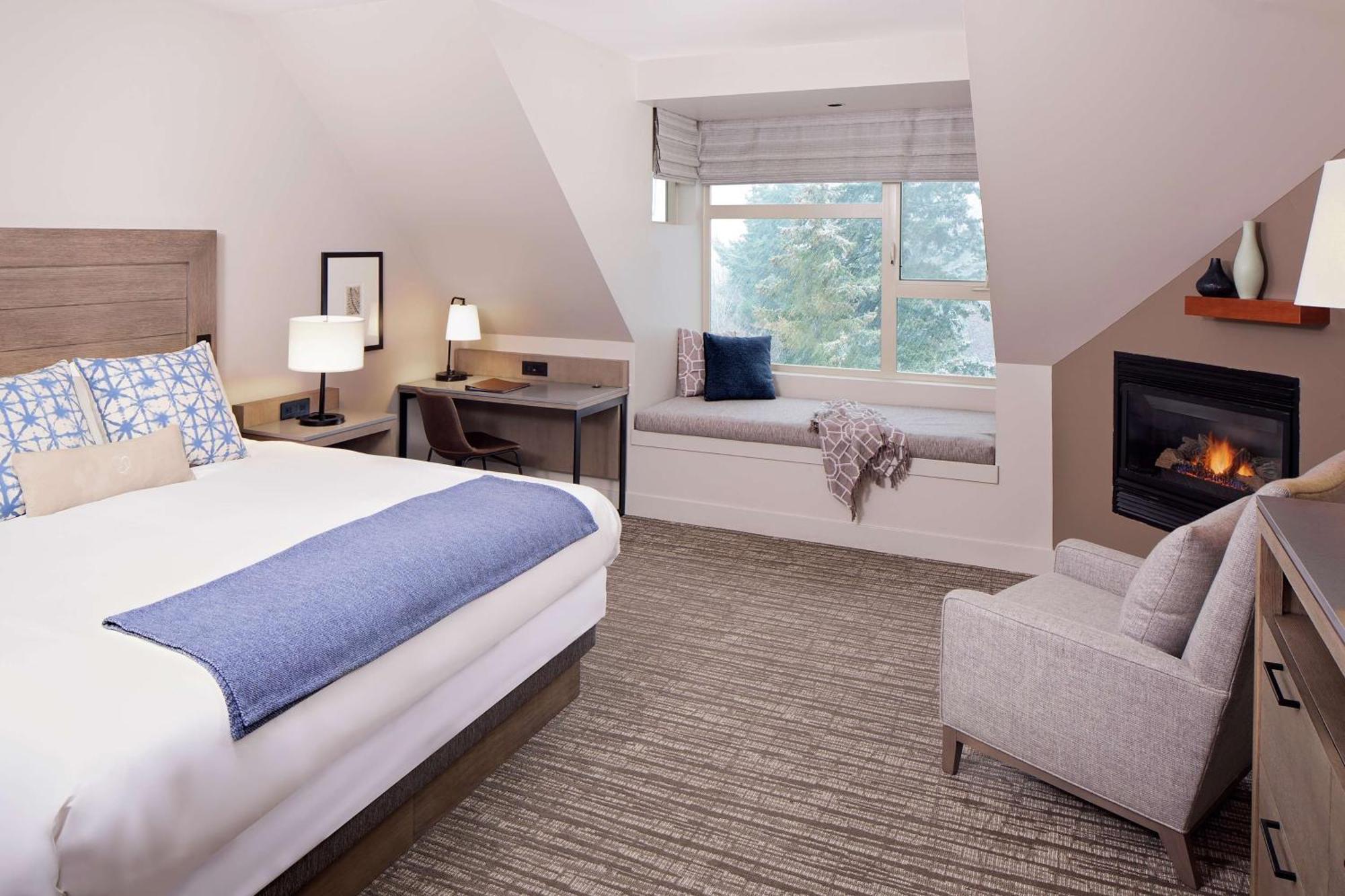 Chrysalis & Bellingham, Curio Collection By Hilton Inn 4*