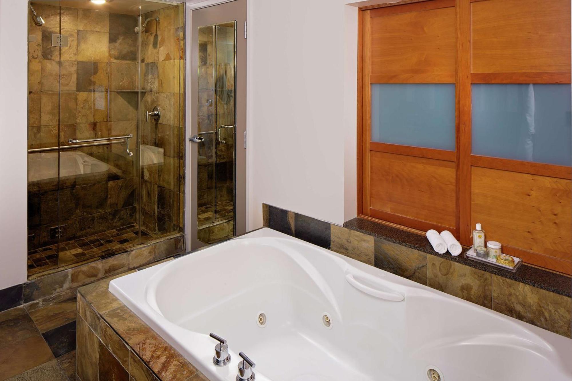 Chrysalis & Bellingham, Curio Collection By Hilton Inn 4*