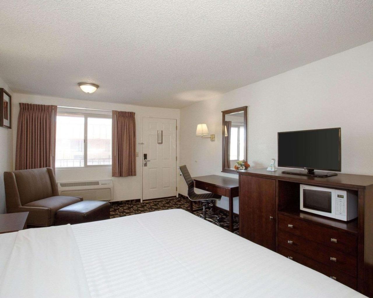Morningglory & Motel 2*