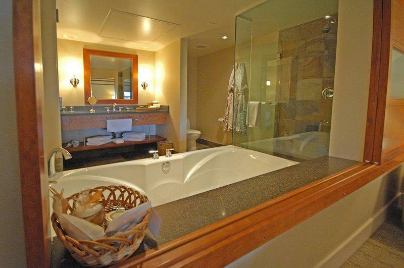 Chrysalis & Bellingham, Curio Collection By Hilton Inn 4*